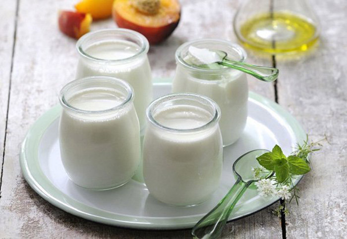 Sữa chua có chứa nhiều lợi khuẩn giúp ngăn ngừa viêm nhiễm âm đạo