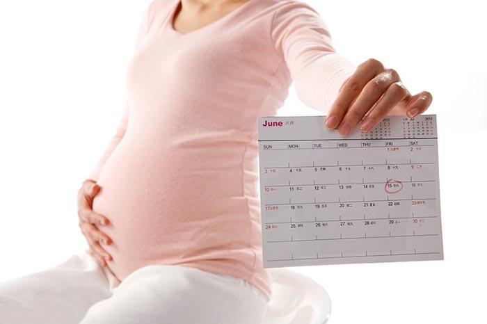 Thăm khám định kỳ là việc các mẹ bầu nên làm trong giai đoạn 3 tháng đầu