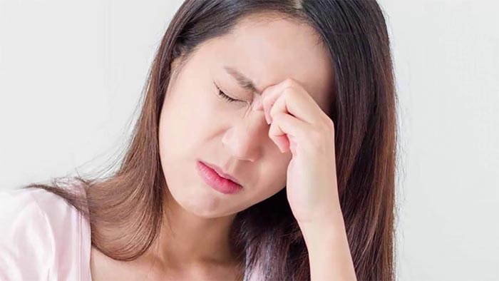 Đau đầu chóng mặt là hiện tượng thường gặp ở phụ nữ mang thai tuần 28