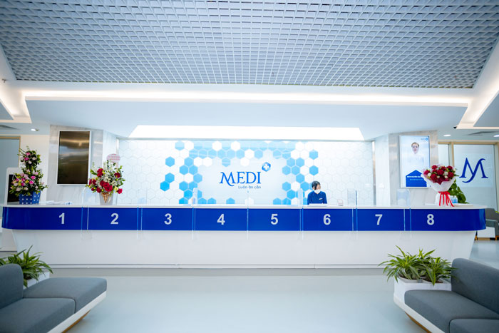 Quầy tiếp tân tại ổ hợp y tế MEDIPLUS