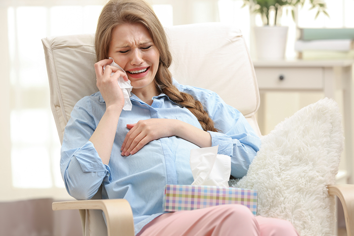 Mẹ bầu 3 tháng đầu thường hay khóc do tâm trạng có nhiều căng thẳng lo âu