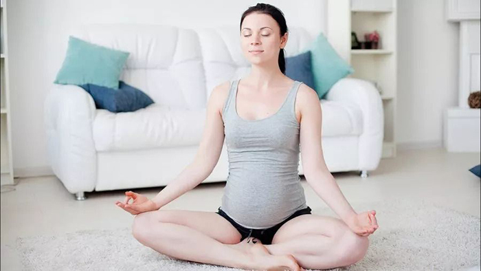 Với những mẹ bầu không được đi bộ trong 3 tháng đầu thai kỳ thì có thể chuyển sang các bài tập thiền để nâng cao sức khỏe