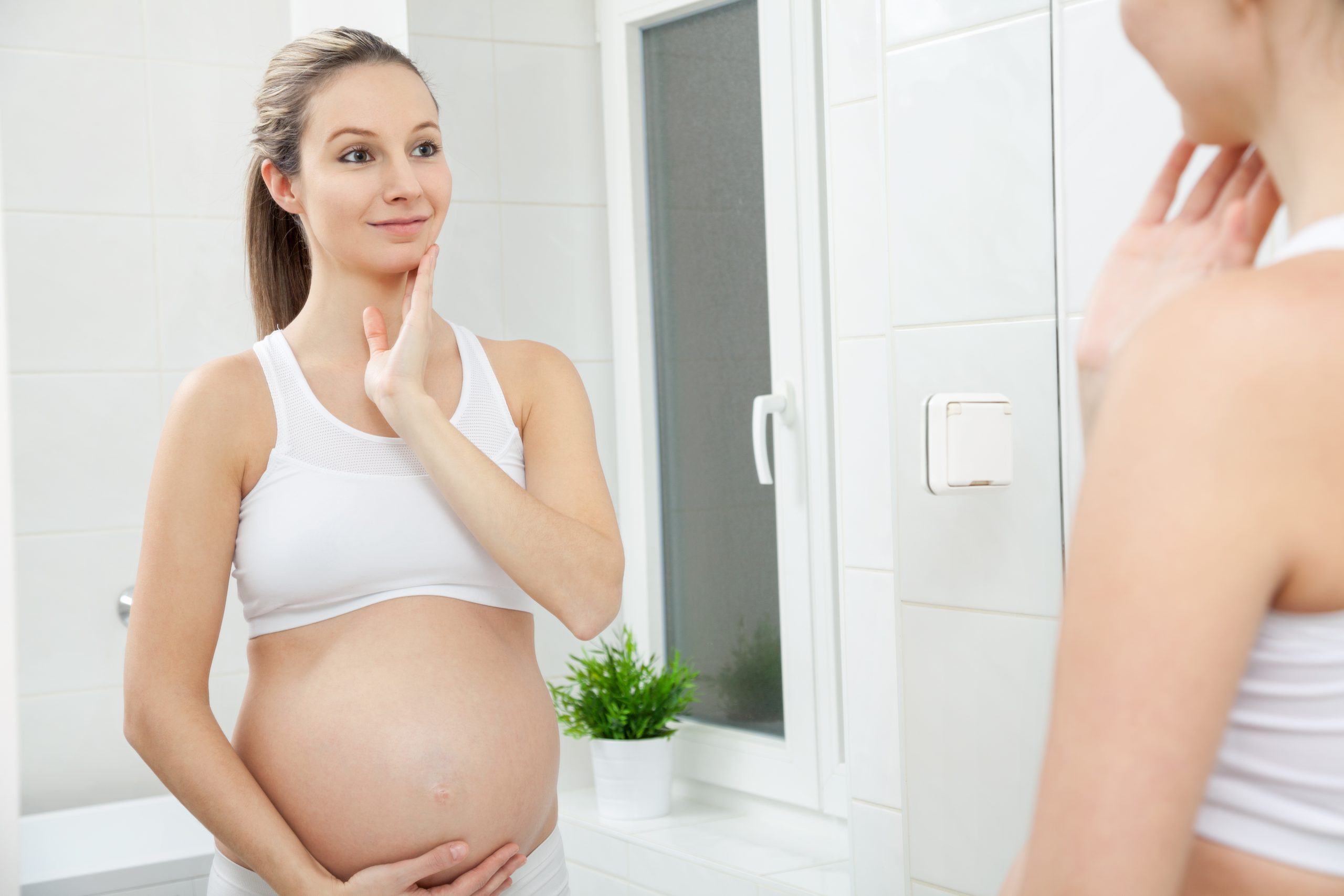 Uống hạt chia là một cách để giúp mẹ bầu có làn da đẹp trong thai kỳ
