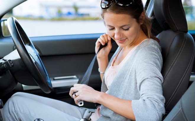 Phụ nữ mang thai 3 tháng đầu có thể di chuyển bằng xe ô tô