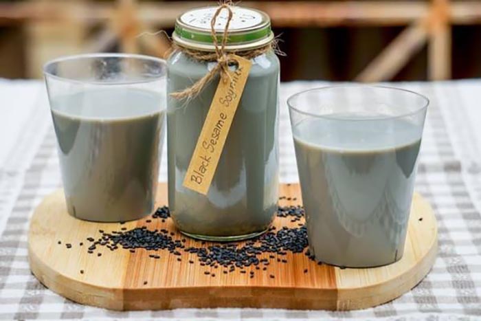 Sữa đậu nành vừng đen là thức uống bổ dưỡng cho mẹ bầu 3 tháng