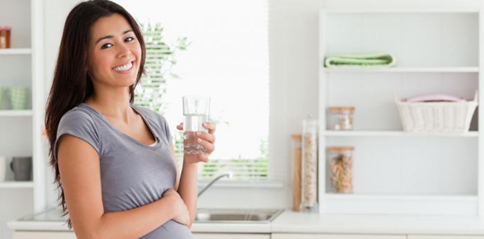 Nước lọc tốt cho sức khỏe bà bầu trong không chỉ 3 tháng đầu mà cả suốt thai kỳ