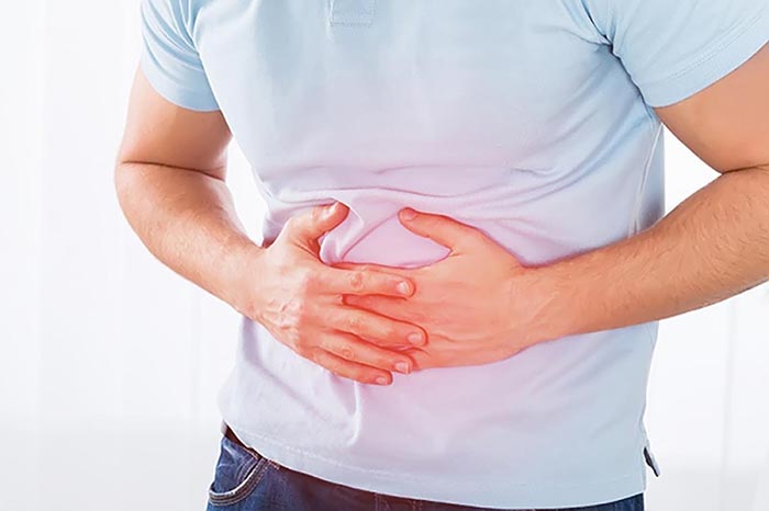 Liên hệ ngay với bác sĩ nếu cảm thấy đau bụng nhiều, đầy hơi hoặc co cứng sau nội soi.
