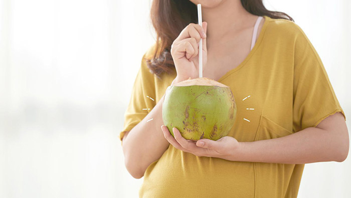 Mẹ bầu không nên uống nước dừa trong 3 tháng đầu tiên của thai kỳ