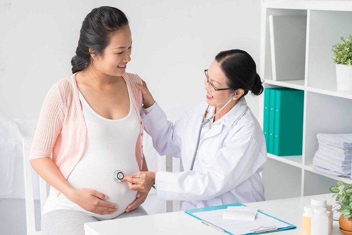 Bác sĩ không khuyến khích phụ nữ mang thai 3 tháng đầu thực hiện tiêm phòng