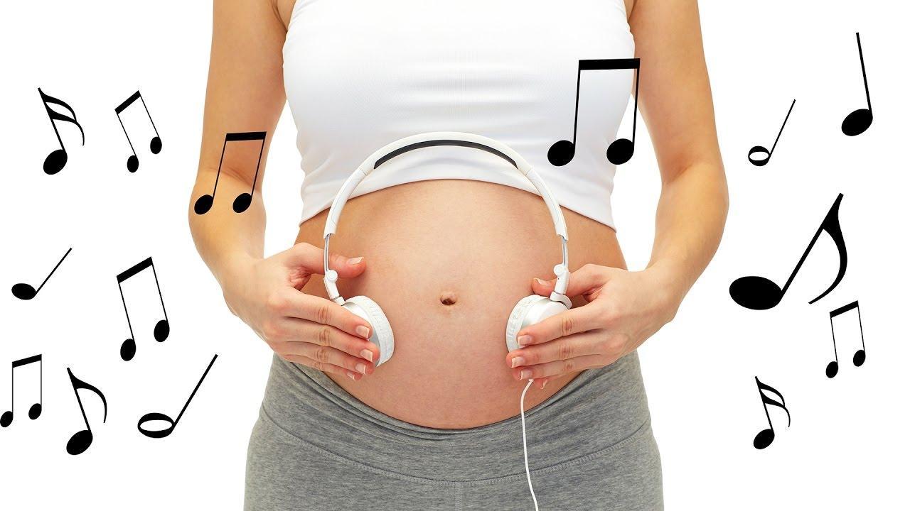 Mẹ bầu nên nghe nhạc để thai giáo ngay từ 3 tháng đầu tiên