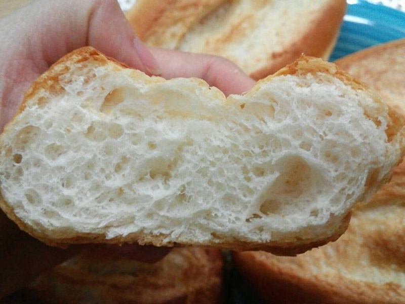 Người bị đau dạ dày nên ăn ruột bánh mì