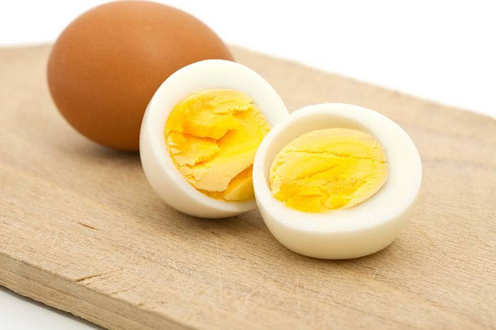 Trứng gà làm giảm kích ứng dạ dày, hạn chế tăng axit dịch vị, giảm đau dạ dày