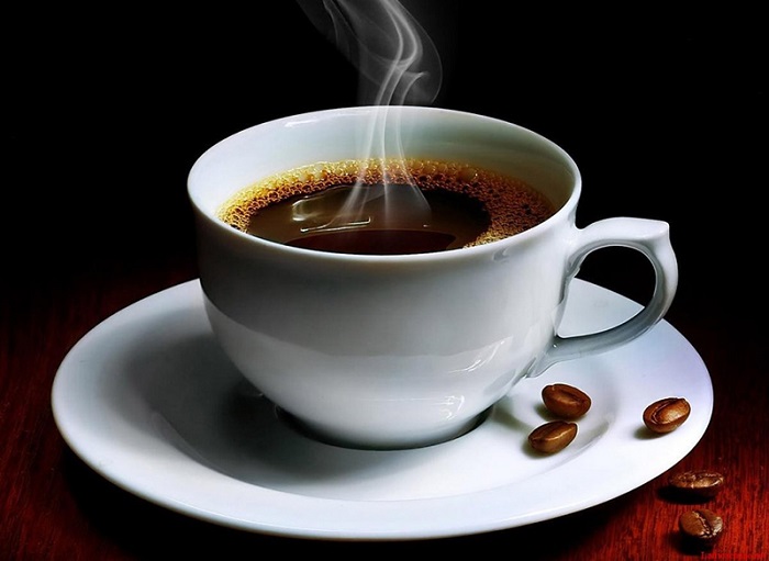 Cà phê là một loại thức uống có màu, có thể để lại lớp màu trên niêm mạc, gây khó khăn cho quan sát