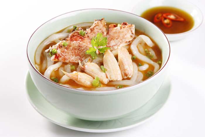 Bánh canh được làm từ các loại bột dễ tiêu hóa, giúp người bệnh tránh các cơn đau dạ dày