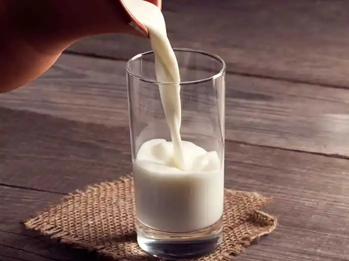 Người bị đau dạ dày hoàn toàn có thể uống được sữa