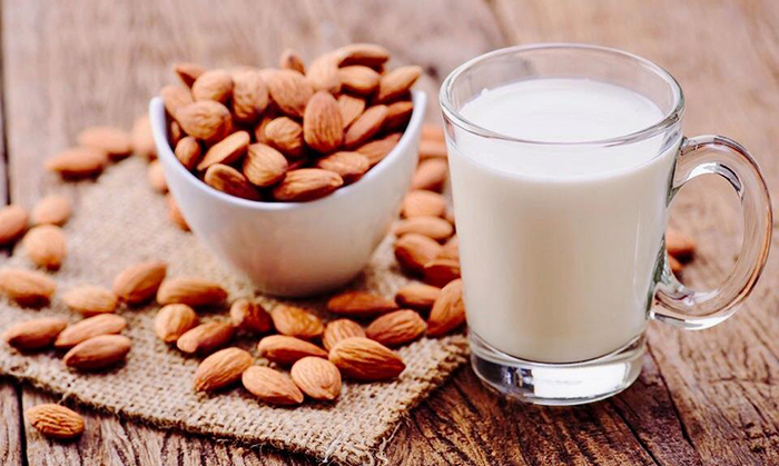 Sữa hạnh nhân là loại sữa hạt tốt cho sức khỏe mẹ bầu 3 tháng đầu