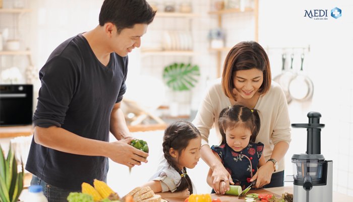 Nấu ăn tại nhà giúp nâng cao tình cảm giữa các thành viên trong gia đình