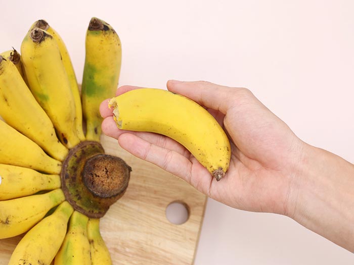 Người đau dạ dày nên ăn chuối cau đã chín hoàn toàn, không nên khi còn xanh
