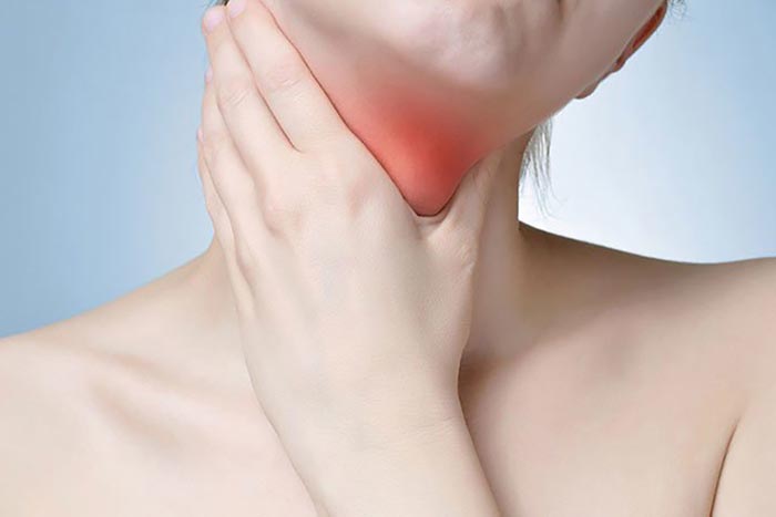 Sau khi nội soi dạ dày bị đau họng có nguy hiểm không?