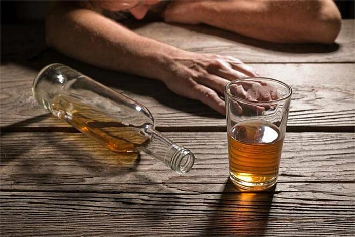 Người nghiện rượu bia thời gian dài khiến hệ miễn dịch suy yếu, kích thích khả năng phát triển của tế bào ung thư, dễ dẫn đến ung thư dạ dày