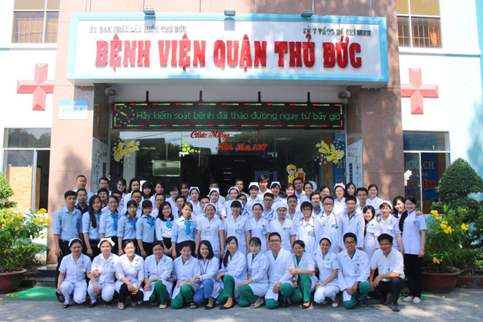 Bệnh viện Thành phố Thủ Đức đã triển khai dịch vụ test nhanh tại nhà, người xét nghiệm cần liên hệ trước với bệnh viện để đặt lịch.