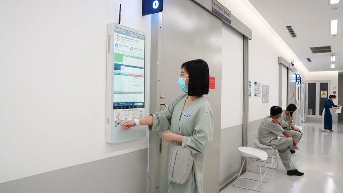 Khám sức khỏe tổng quát cùng gia đình bảo vệ sức khỏe toàn diện
