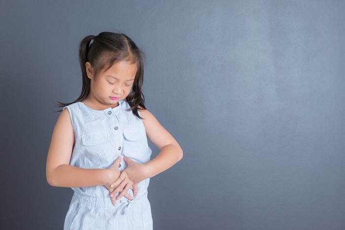 Trẻ có khả năng bị các bệnh liên quan tới dạ dày khi có các triệu chứng như mệt mỏi, chán ăn, đau vùng thượng vị,...