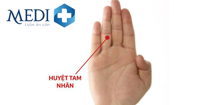 Vị trí và cách bấm huyệt tam nhãn giảm đau bụng kinh