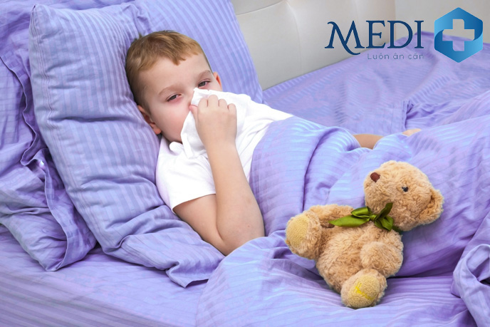 Viêm họng ở trẻ có thể gây ra triệu chứng sốt cao
