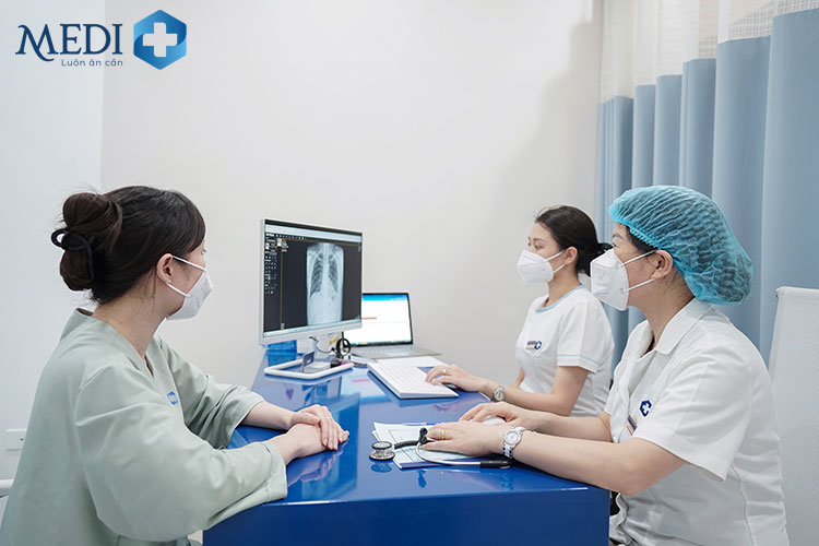 Thăm khám với bác sĩ chuyên gia y tế hàng đầu