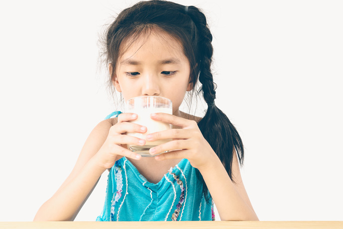 Sữa tươi là một trong những nguồn cung cấp dinh dưỡng thiết yếu cho trẻ