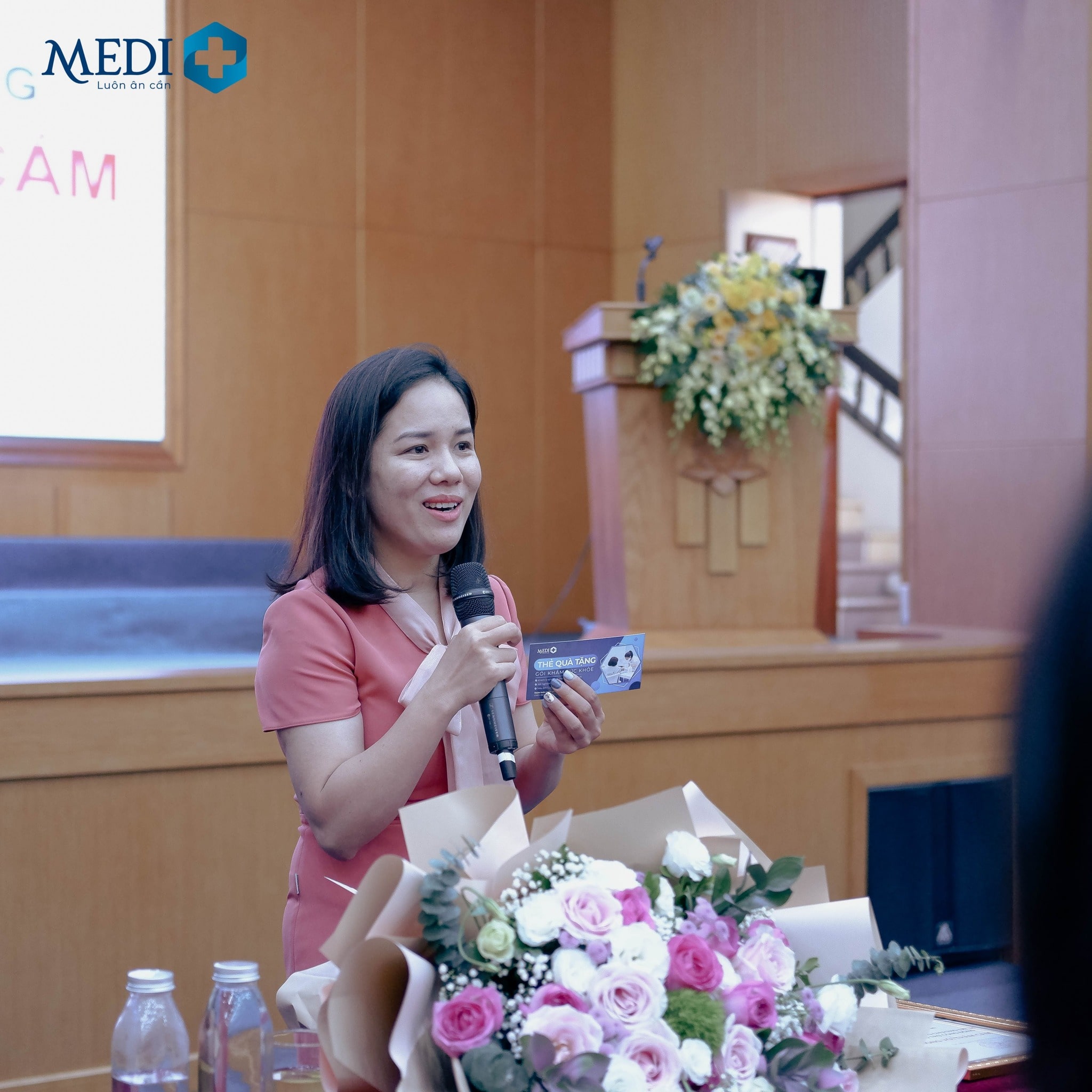 Bà Lê Thị Mơ - Giám đốc kinh doanh MEDIPLUS chia sẻ thông tin về 300 gói khám sức khoẻ miễn phí gửi tặng đến người dân.