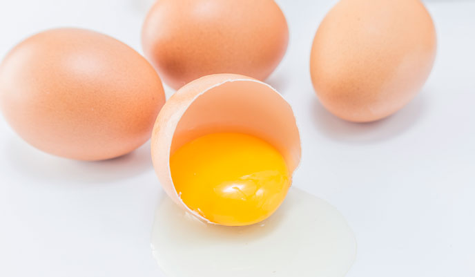 Trứng gà sống giúp tăng cường hệ miễn dịch cho cơ thể
