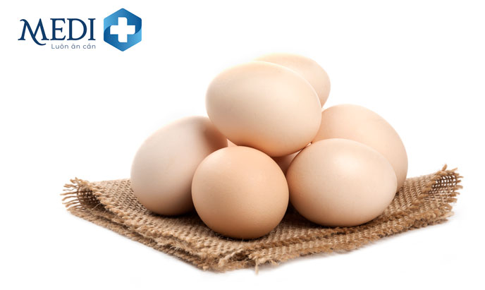 Trứng gà là lựa chọn đơn giản và tiện lợi để bổ sung Canxi vào khẩu phần ăn của bé