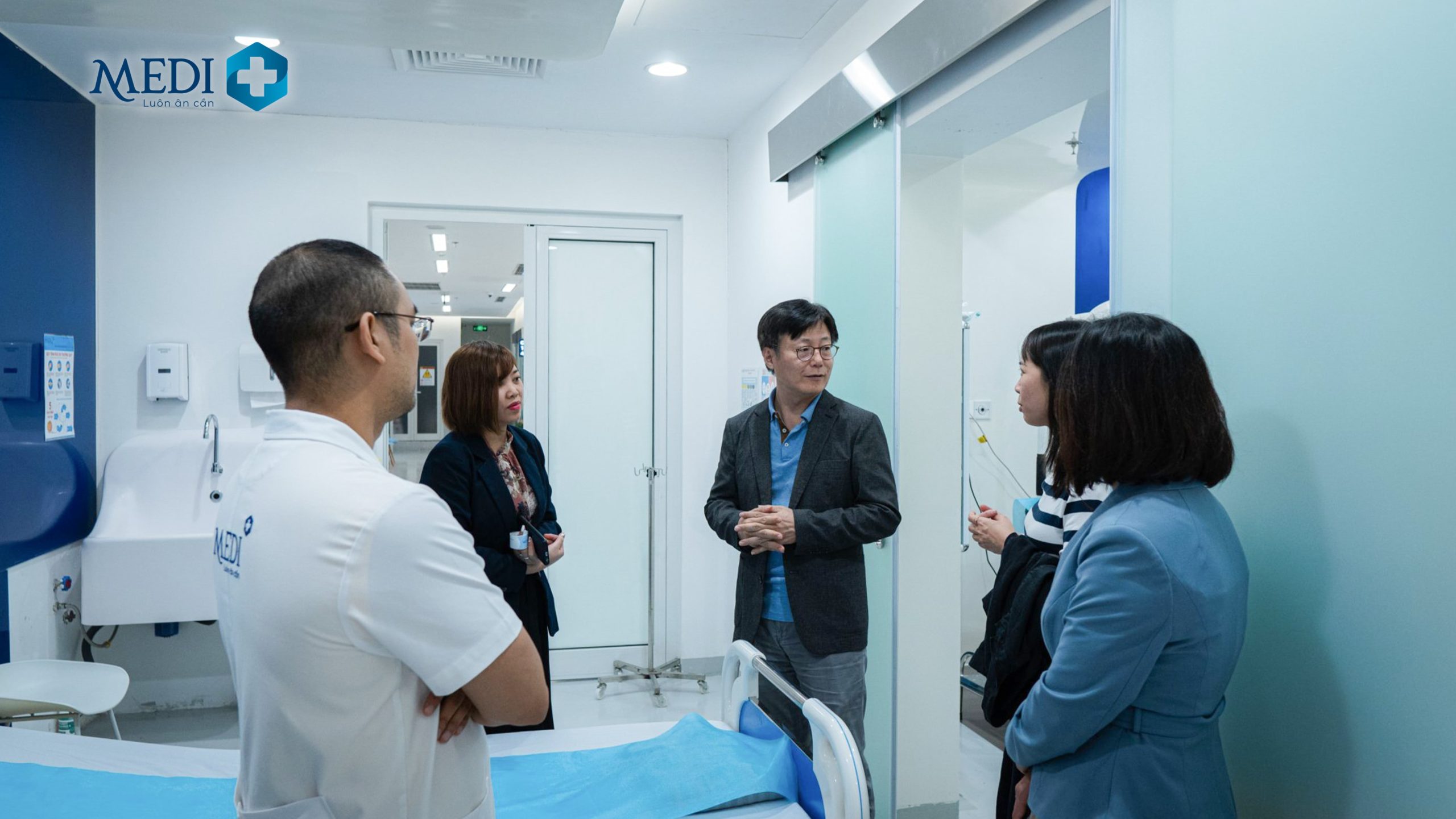 GS.TS Byeon Jeong Sik trao đổi kinh nghiệm khám chữa bệnh với ThS.BS Lê Văn Vinh, Bác sĩ Nội soi Tiêu hóa MEDIPLUS