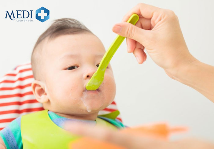 Cân bằng dinh dưỡng cho bé 7 tháng tuổi là yếu tố quan trọng