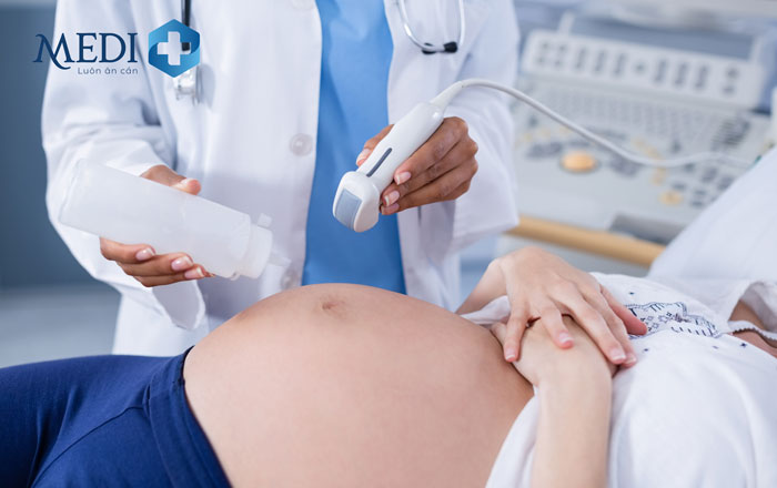 Khám thai định kỳ giúp mẹ bầu theo dõi được sức khỏe của bản thân và sự phát triển thai nhi