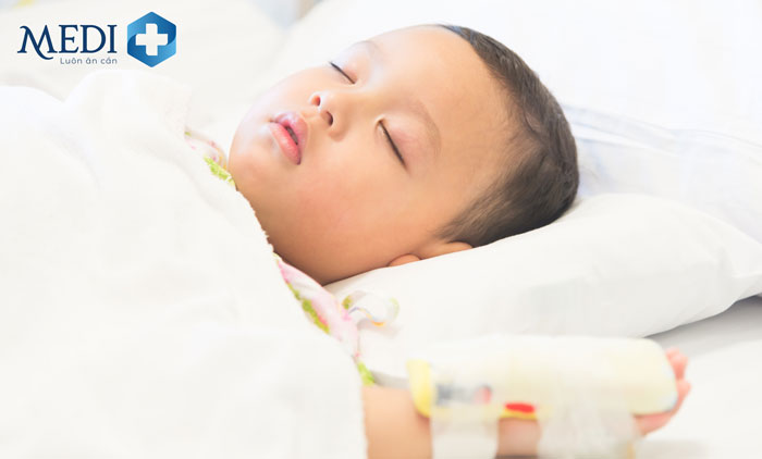 Bố mẹ cần nhận biết sớm các triệu chứng nguy hiểm để đưa trẻ cấp cứu kịp thời