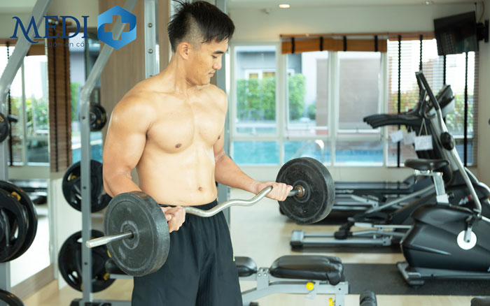 Tập tạ mỗi ngày giúp cơ thể sản sinh testosterone cải thiện vấn đề sinh lý.