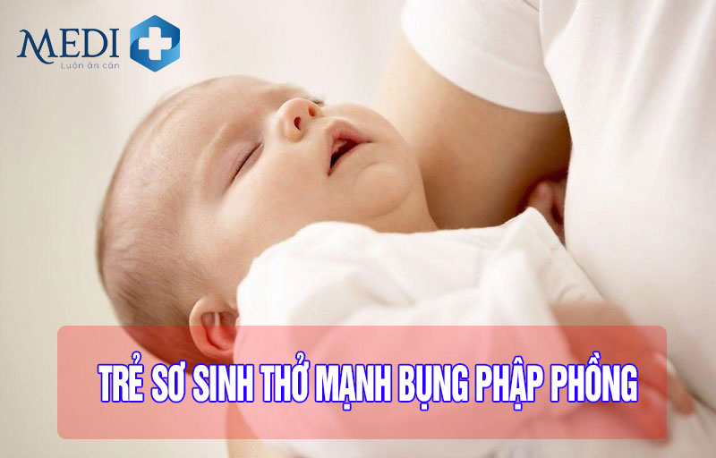 Trẻ sơ sinh thở mạnh bụng phập phồng là đang bị bệnh gì?