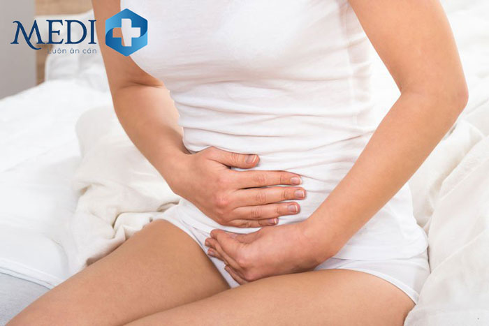 Một trong những dấu hiệu của dính buồng tử cung là đau bụng dưới