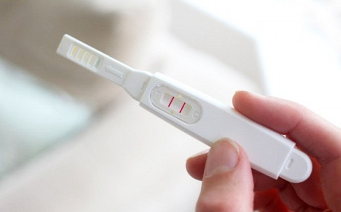 Sử dụng que thử thai là phương pháp được áp dụng để phát hiện có thai hay không
