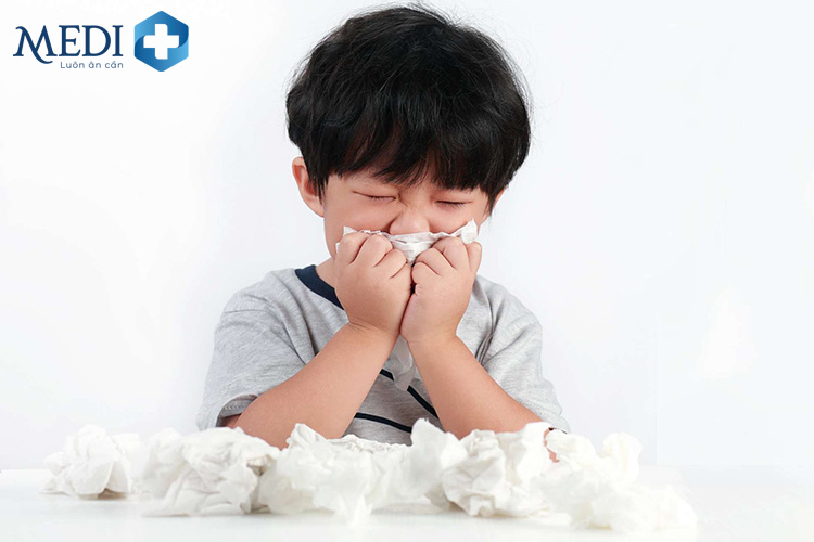 Thuốc xịt mũi hỗ trợ điều trị viêm mũi dị ứng ở trẻ nhỏ