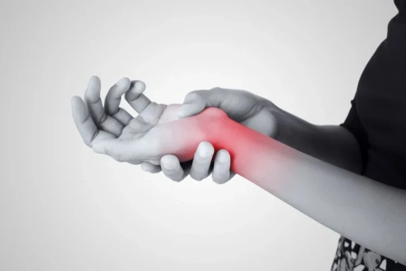 Cách điều trị cổ tay bị đau lâu ngày không khỏi