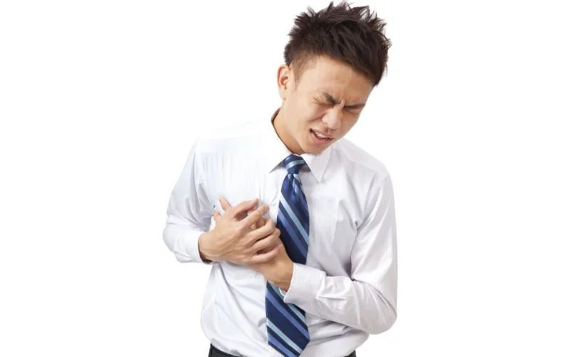 Thường xuyên đau ngực có thể là triệu chứng của hở van tim 