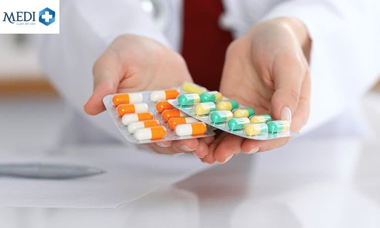 Sử dụng thuốc để chữa tiểu buốt ở nam giới