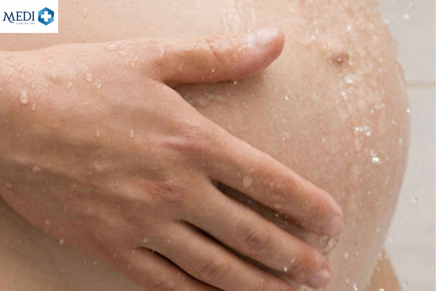 Bà bầu không nên kì mạnh bụng
