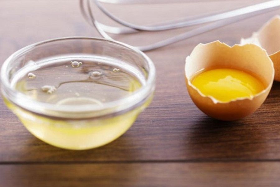 Bôi gì chống rạn da khi mang thai? Thoa lòng trắng trứng gà