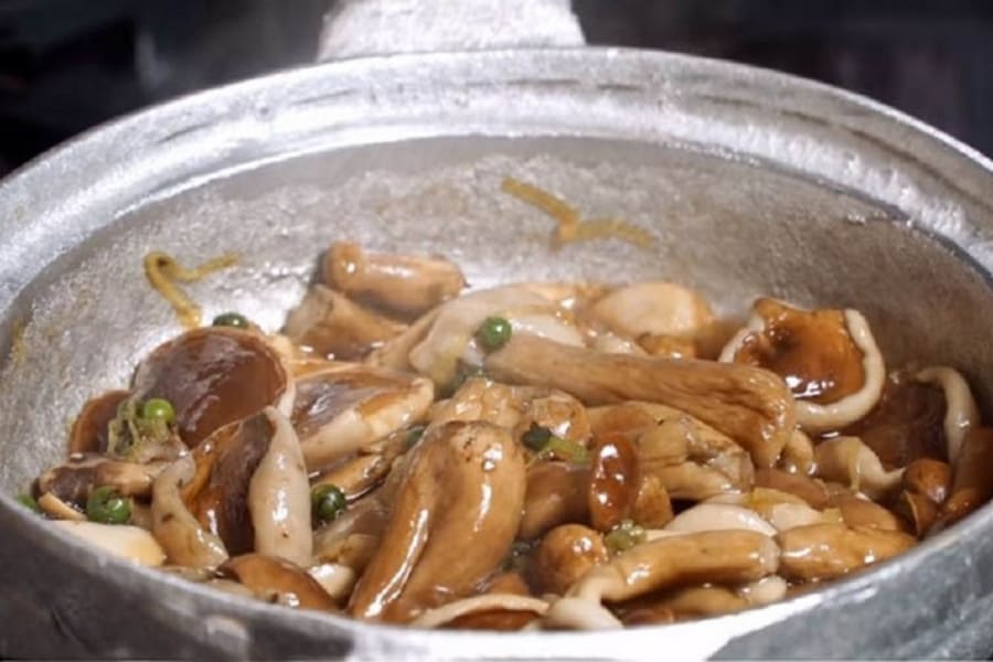 Không nên nấu nấm tràm trong nồi nhôm