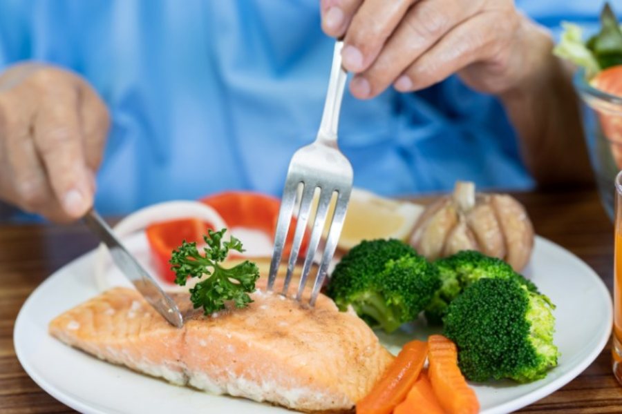 Sau cắt bỏ tuyến giáp cần lưu ý chế độ ăn uống